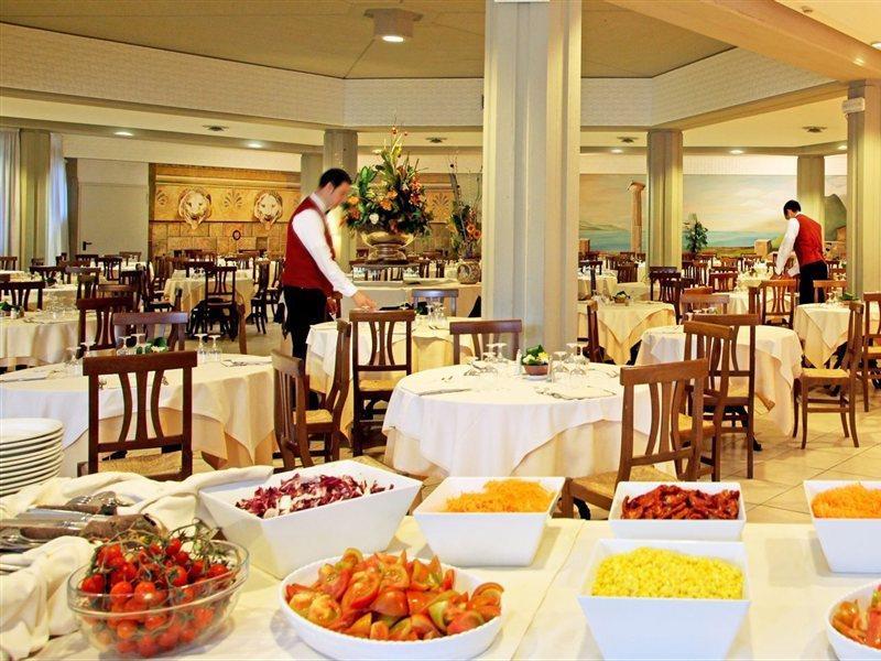 Fiesta Hotel Garden Beach Campofelice Di Roccella Exterior photo